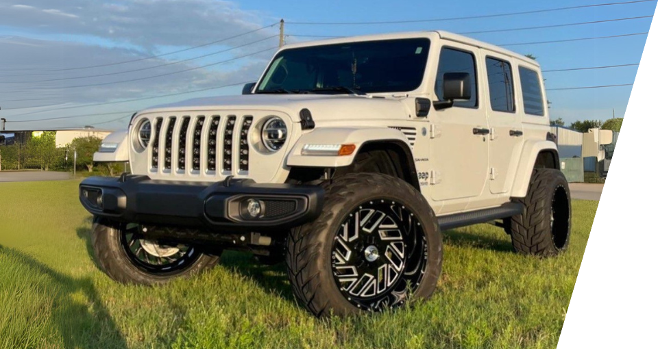 2021 jeep Wrangler JL unlimited 2.0L hybrid, 2 1/2 inch lift with N3 shocks, dual steering stabilizers, spare tire relocator, and tailgate table all from Rough country rough country , 22x12 XF off-road forged milled gloss black XFX-304 wheels xf offroad , 35x12.5x22 Federal Xplora MT’s